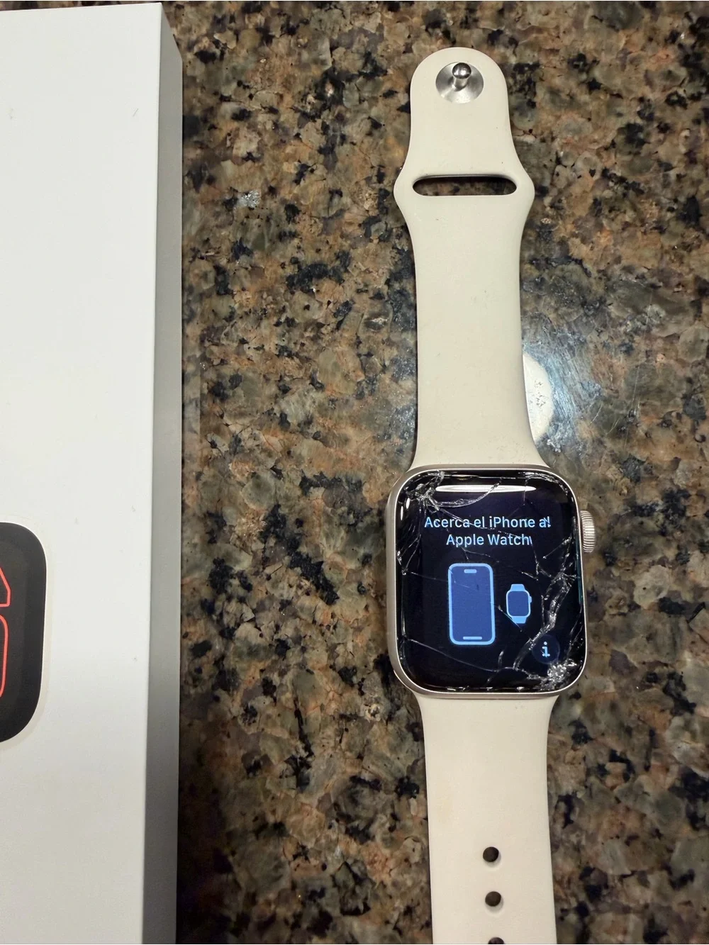Apple Watch SE 40 mm Starlight SB S/M GPS Works Great Cracked Screen